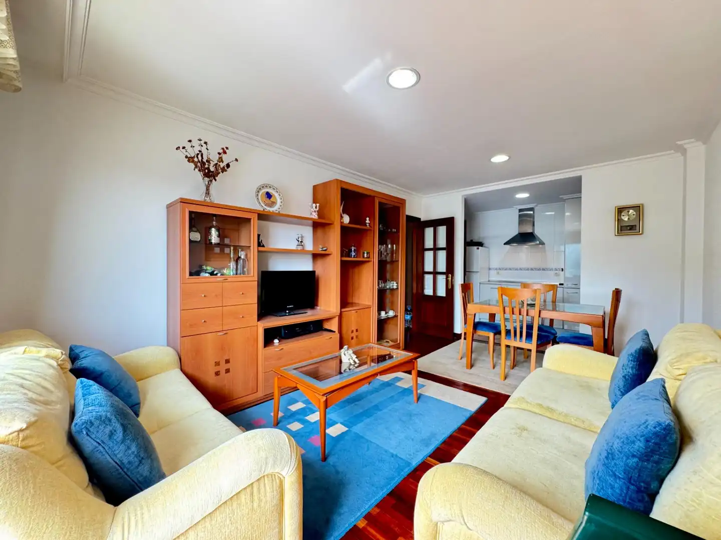 Living room of Flat for sale in Baiona  with Parquet flooring, Terrace and Storage room