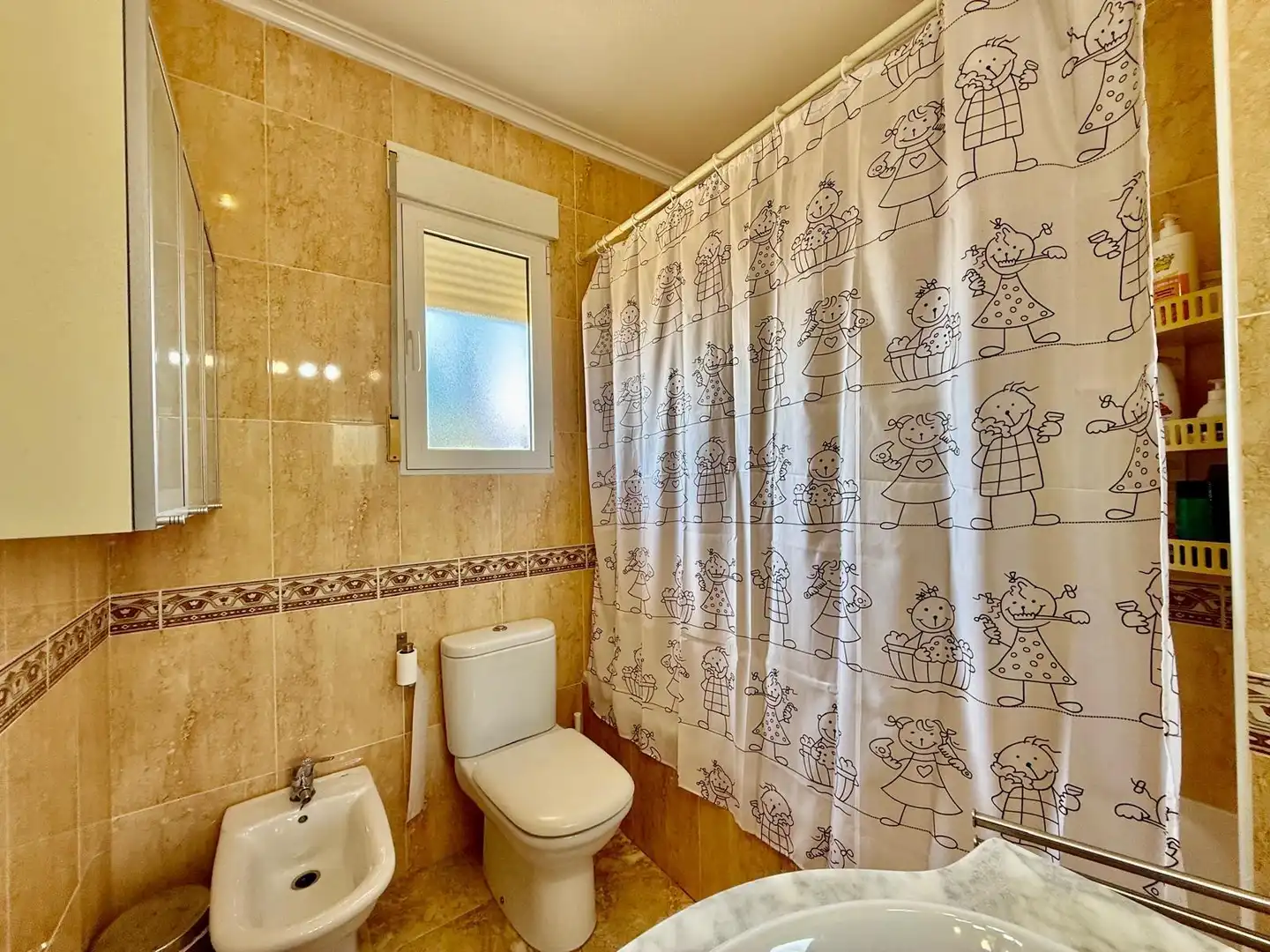 Badezimmer von Einfamilien-Reihenhaus zum Verkauf in San Pedro del Pinatar mit Klimaanlage, Privatgarten und Terrasse