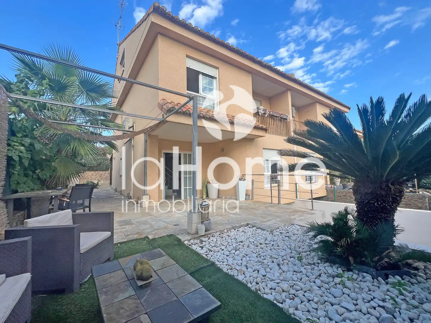 Vista exterior de Casa adosada en venta en Casas Verdes