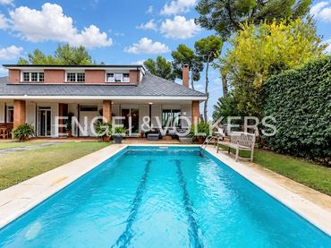 Haus mit Pool zum Verkauf in Montmar