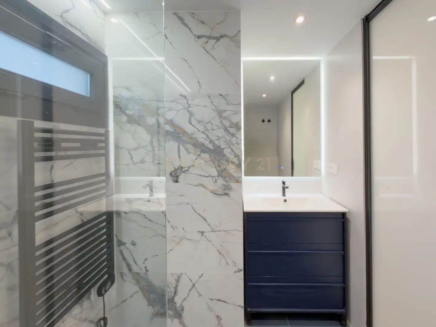 Baño de Apartamento en venta en Madrid con Aire acondicionado, Horno y Lavadora