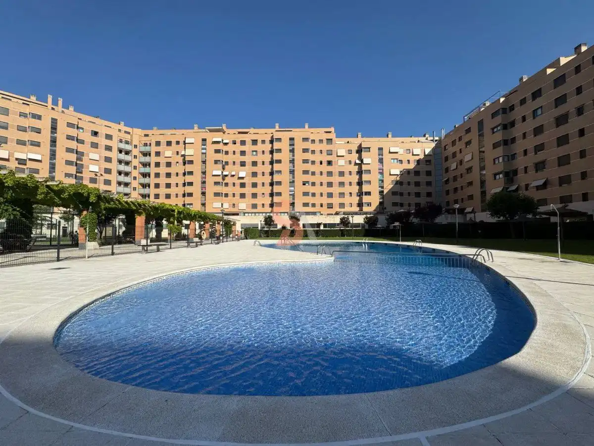 Schwimmbecken von Wohnung zur Miete in Valladolid mit Heizung, Möbliert und Gemeinschaftspool