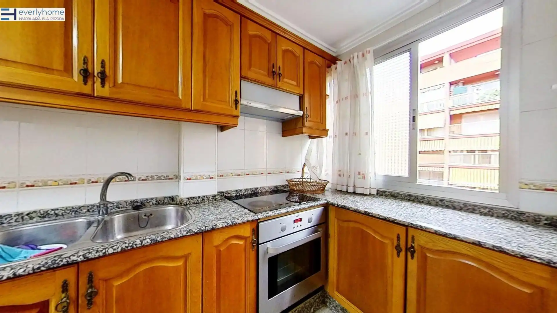 Kitchen of Flat for sale in Valencia  with Furnished and Balcony