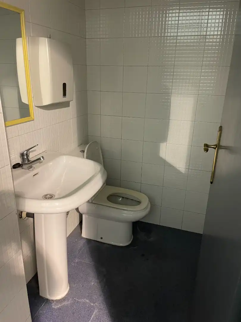 Bathroom of Commercial properties for rent in Lleida