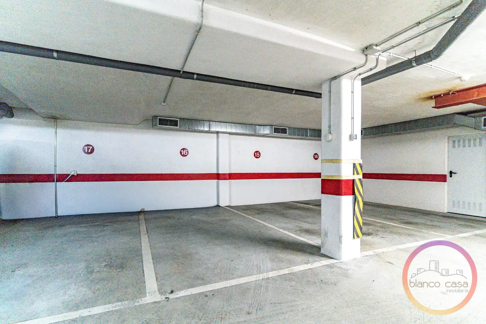 Parking de Piso en venta en Carballo con Calefacción, Amueblado y Balcón