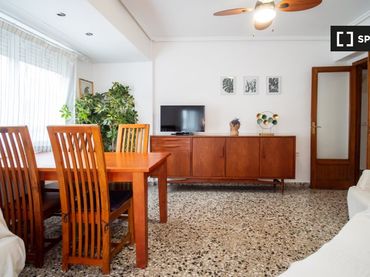 Flat with balcony to rent in Extramurs