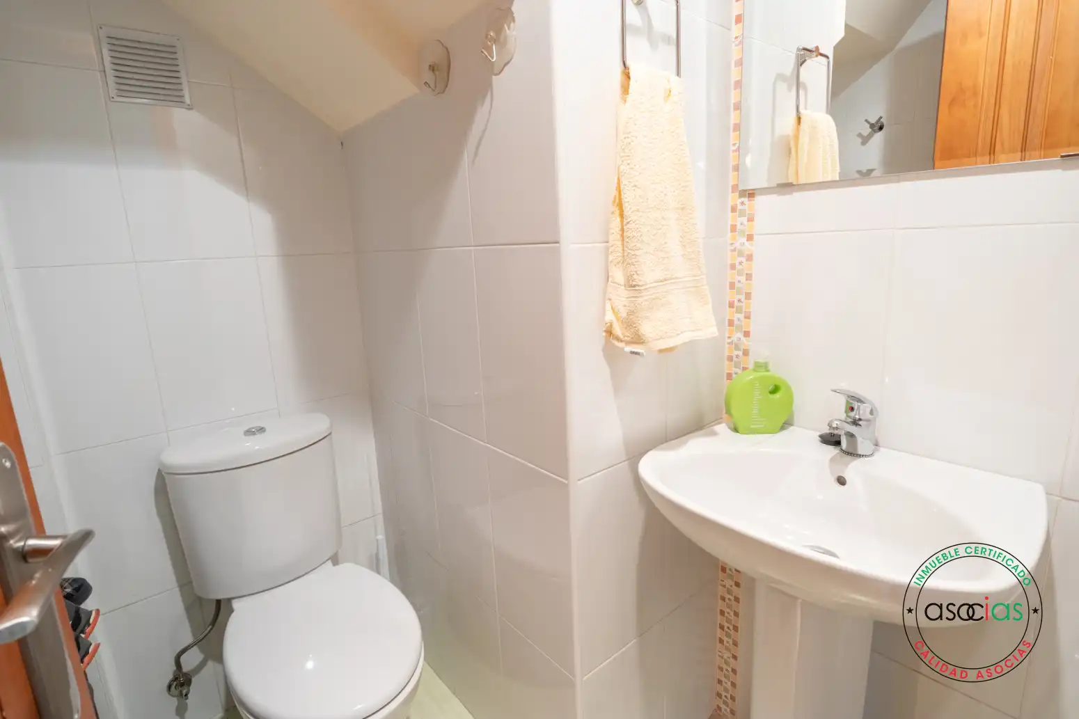 Baño de Piso en venta en Puebla de Lillo con Calefacción y Trastero