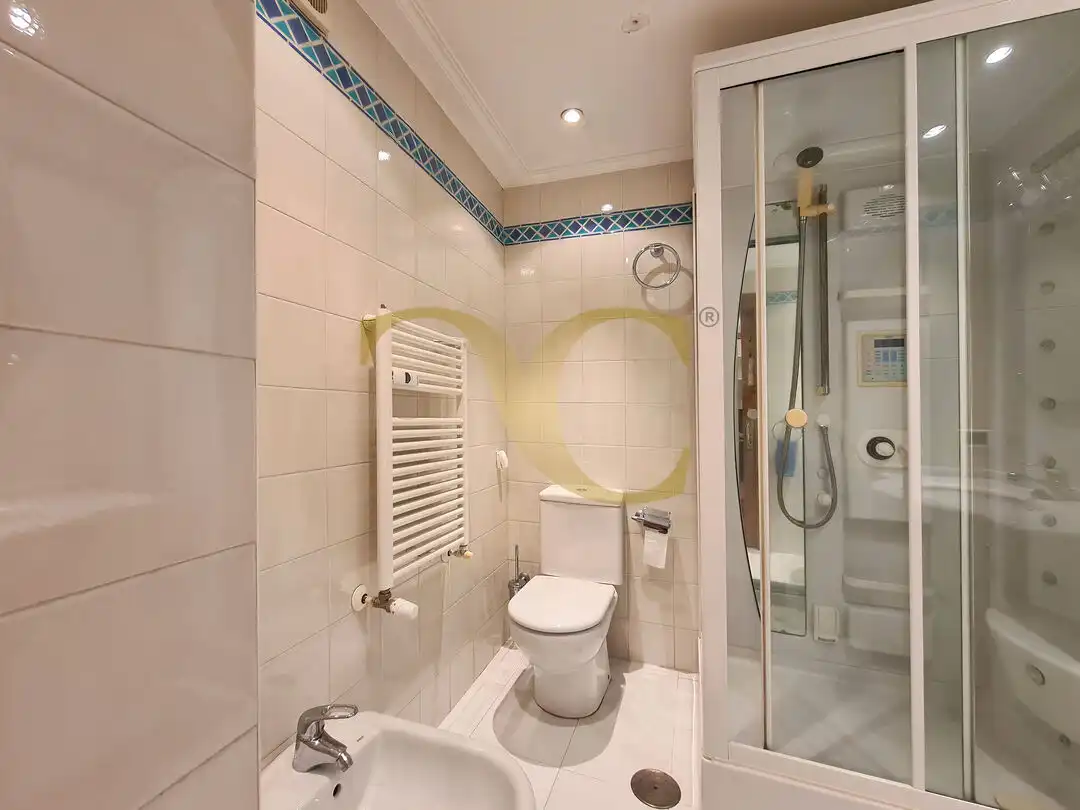 Bathroom of Flat for sale in Oviedo   with Heating