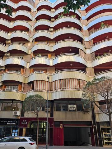 Garaje en Venta en Joc de la Bola - Camps d'Esports