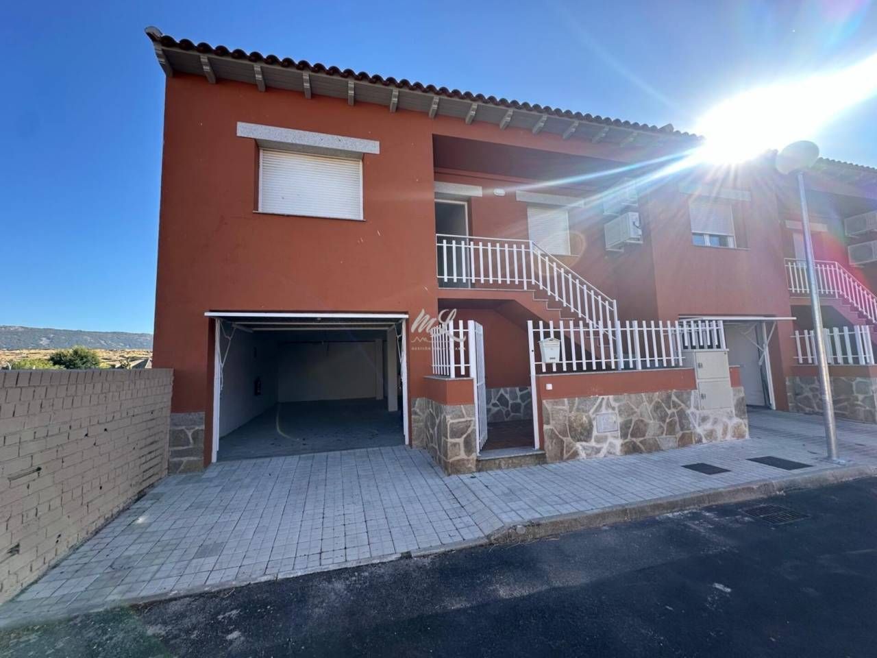 Vista exterior de Casa adosada en venda en Las Ventas Con Peña Aguilera amb Aire condicionat, Calefacció i Jardí privat