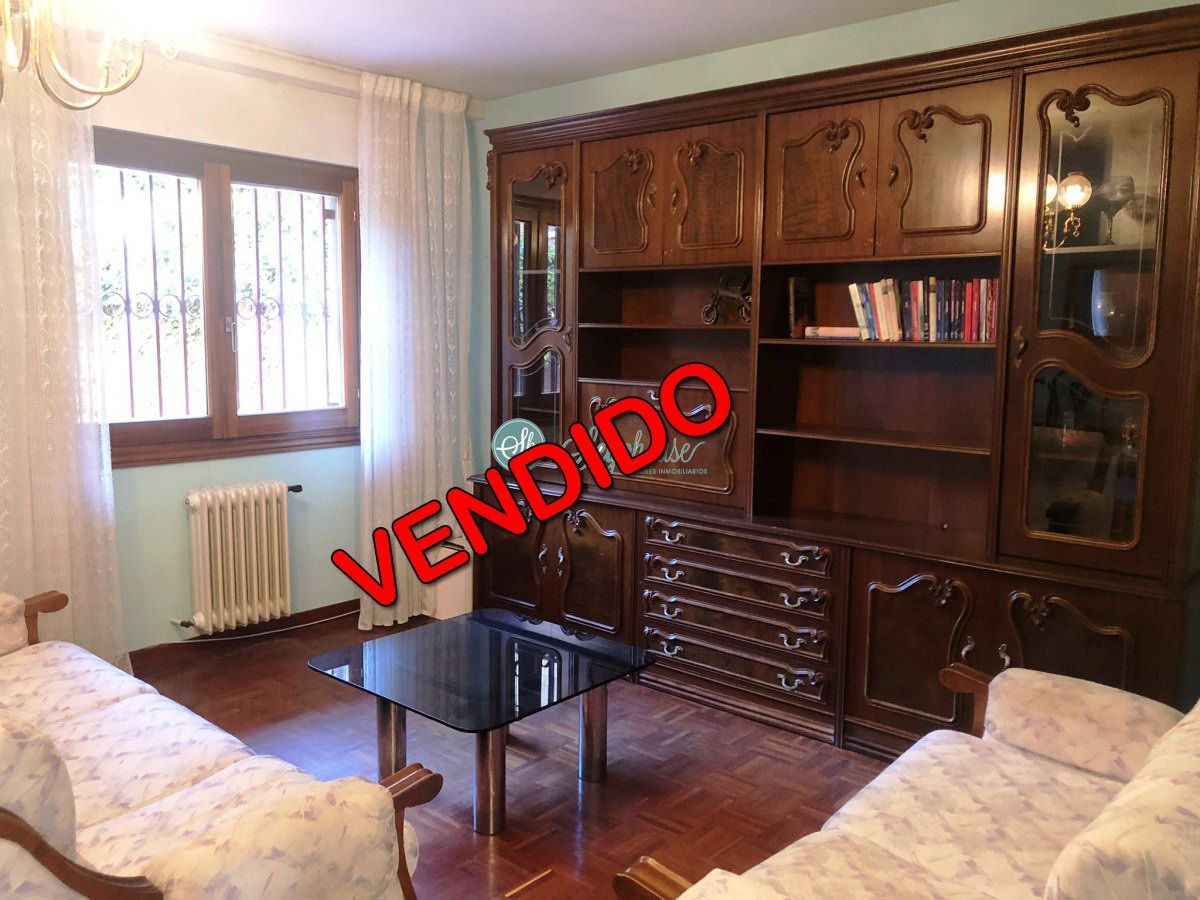 Sala d'estar de Pis en venda en Segovia Capital amb Calefacció, Parquet i Traster
