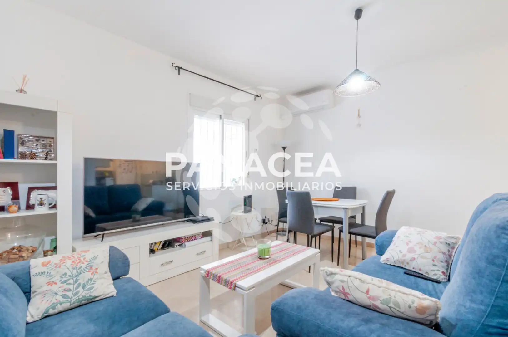 Sala de estar de Casa adosada en venta en Albuñol con Jardín privado, Terraza y Amueblado