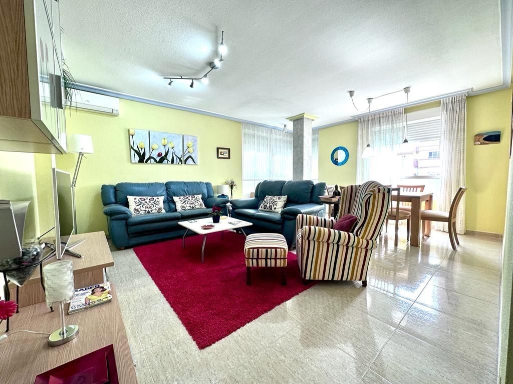 Sala d'estar de Pis de lloguer en  Almería Capital amb Aire condicionat i Jardí privat
