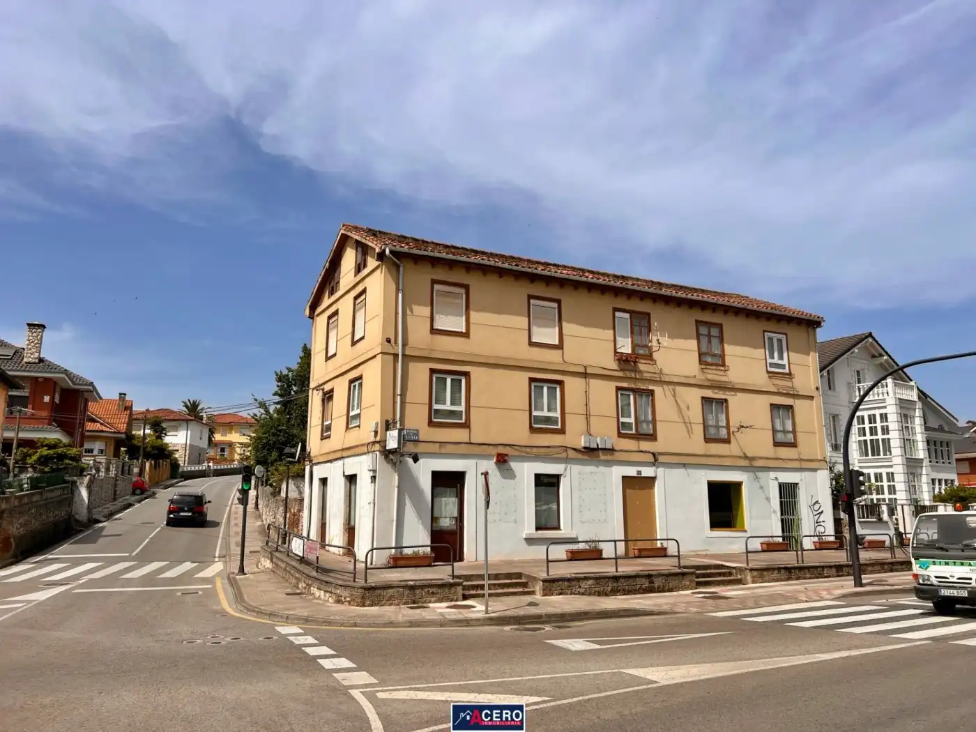 Vista exterior de Casa o xalet en venda en Camargo amb Jardí privat