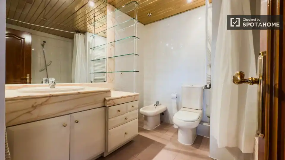 Habitació a Sant Gervasi i la Bonanova