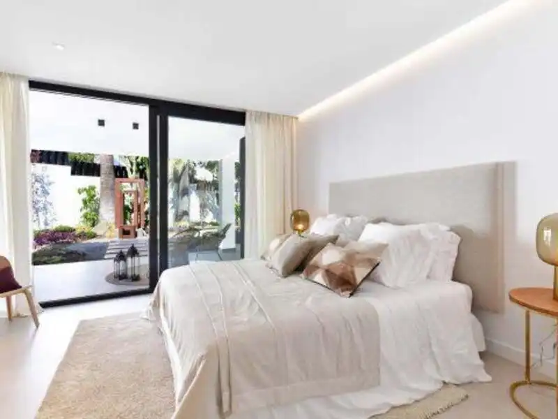 Dormitori de Casa o xalet de lloguer en Marbella amb Aire condicionat, Jardí privat i Terrassa