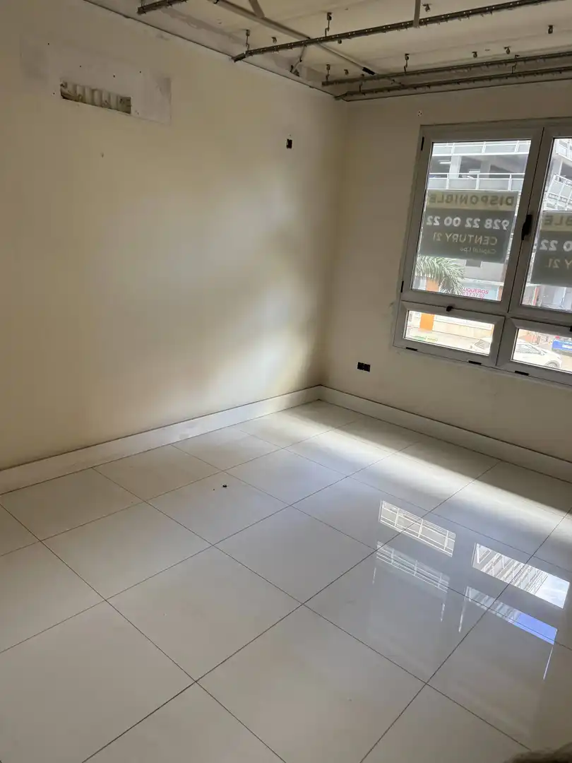 Oficina en venda a Avenida Rafael Cabrera, 16, Triana