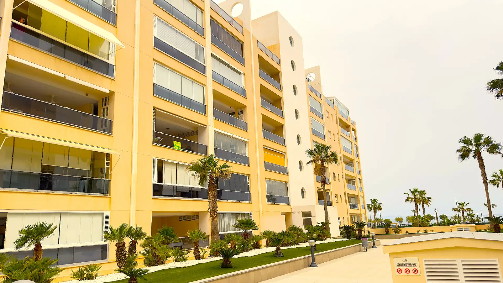 Exterior view of Flat for sale in Roquetas de Mar  with Air Conditioner, Heating and Terrace