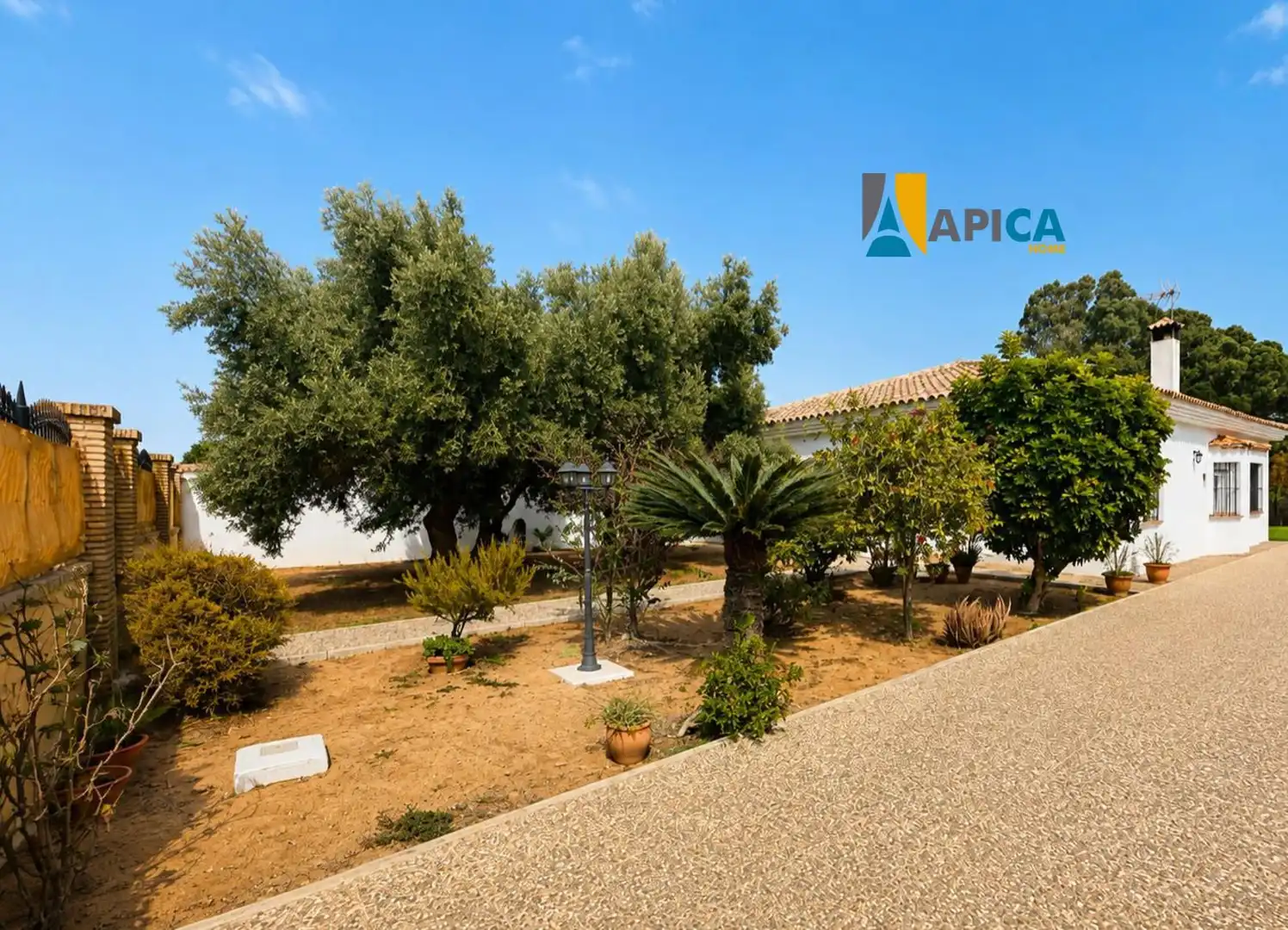 Vista exterior de Casa o xalet en venda en El Puerto de Santa María amb Aire condicionat, Calefacció i Traster
