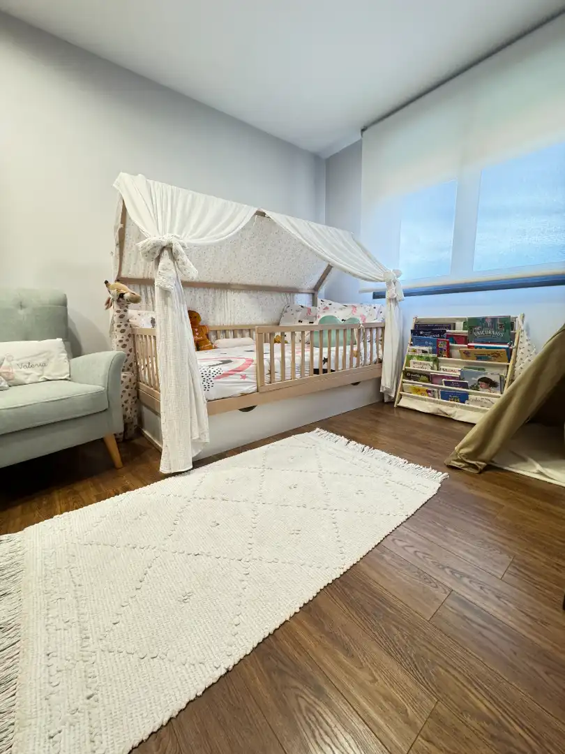 Dormitori de Casa o xalet en venda en Avilés amb Calefacció, Jardí privat i Parquet