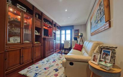 Sala d'estar de Pis en venda en Bilbao  amb Terrassa i Balcó
