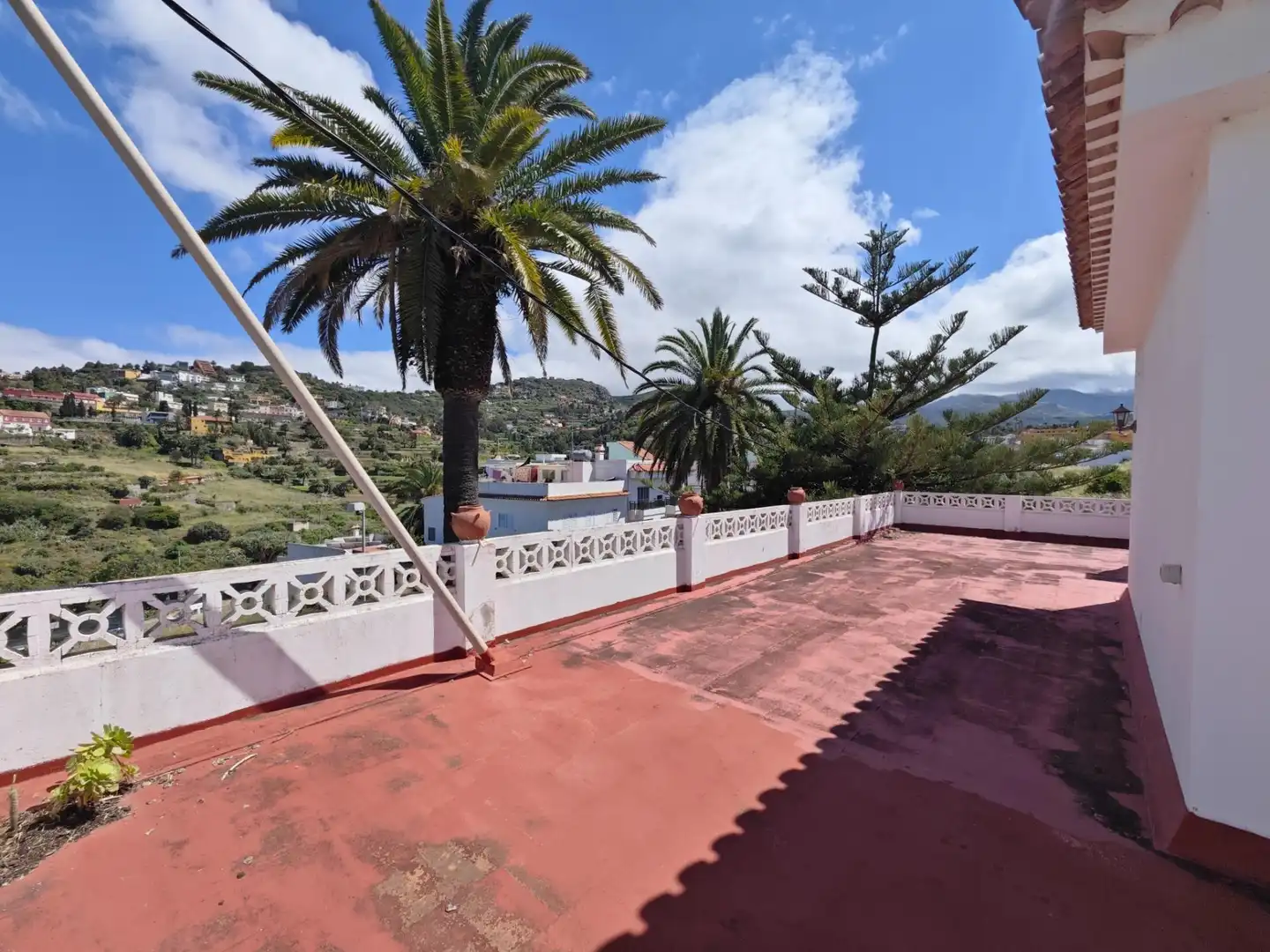 Vista exterior de Casa o xalet en venda en Santa Brígida amb Piscina comunitària