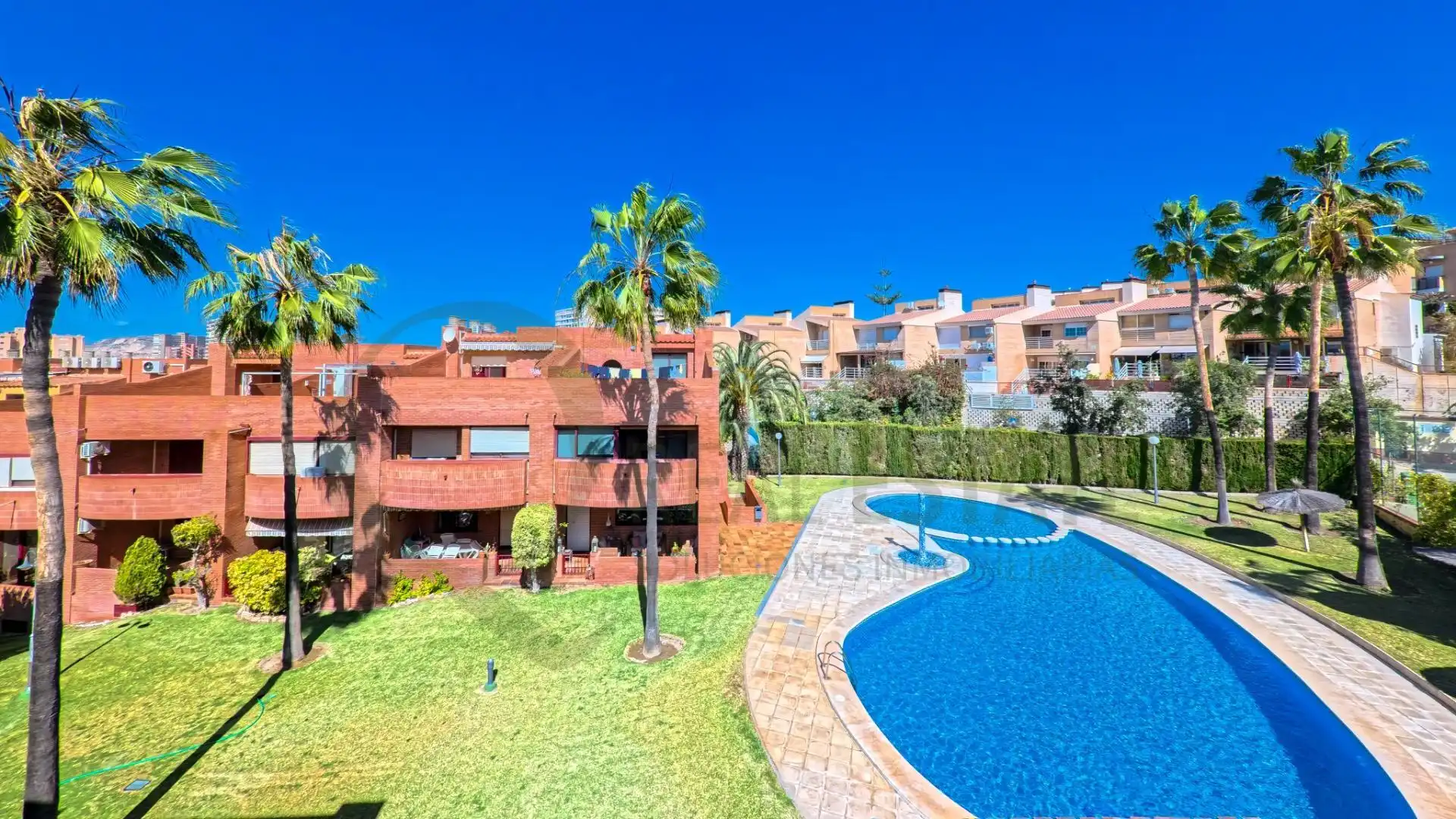 Jardí de Casa adosada en venda en Alicante / Alacant amb Calefacció, Jardí privat i Terrassa