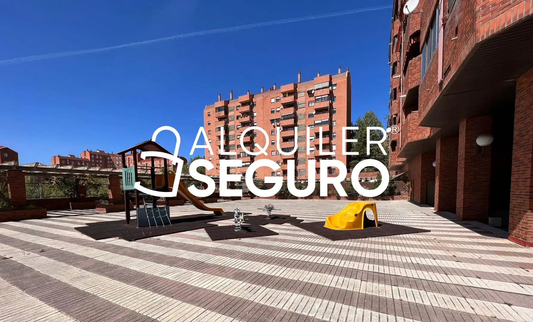 Vista exterior de Pis de lloguer en Tres Cantos amb Calefacció, Terrassa i Piscina