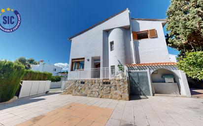 Vista exterior de Casa adosada en venda en Torrent amb Aire condicionat, Calefacció i Jardí privat