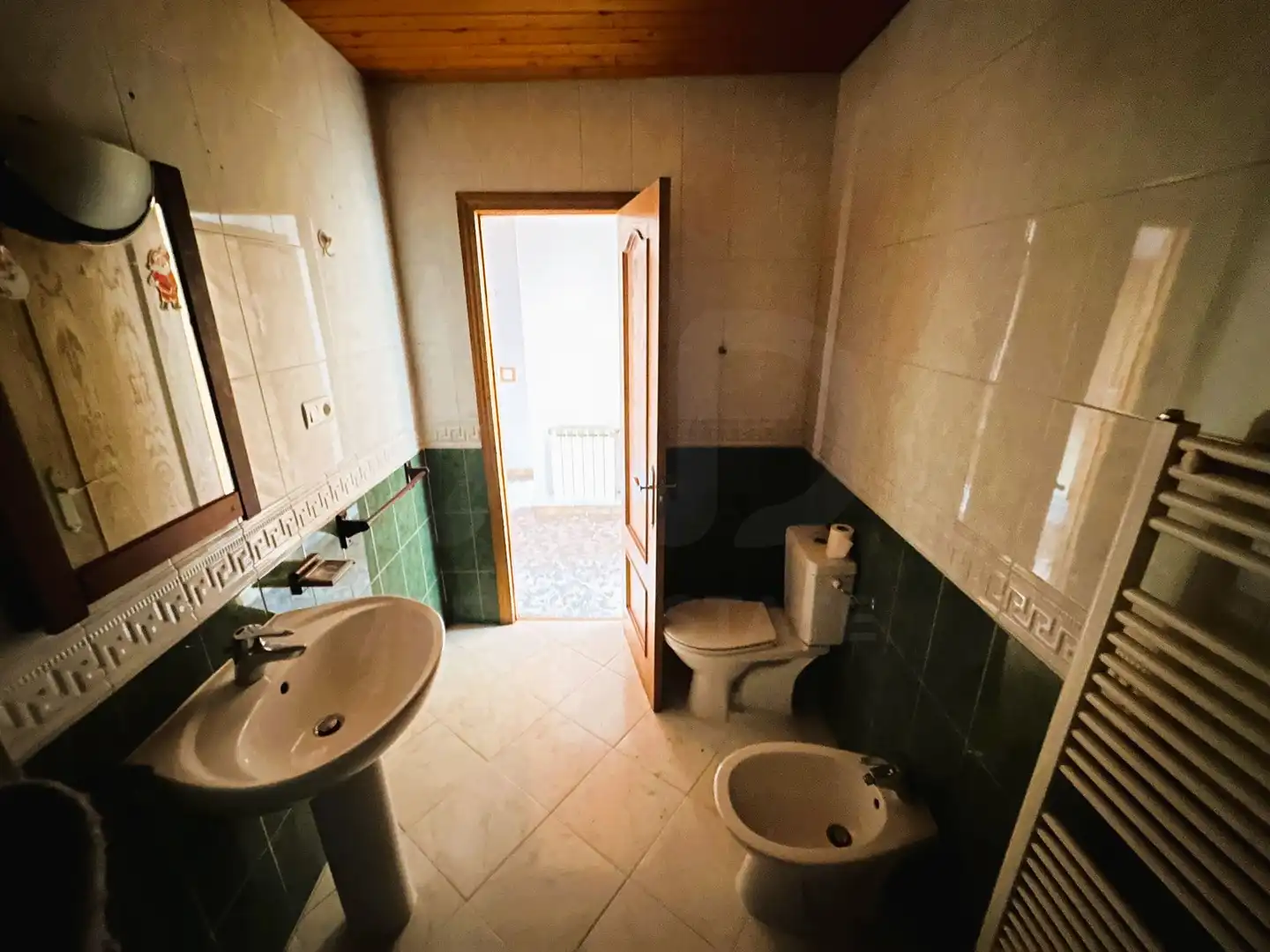 Badezimmer von Country house zum Verkauf in Cuadros mit Heizung und Terrasse