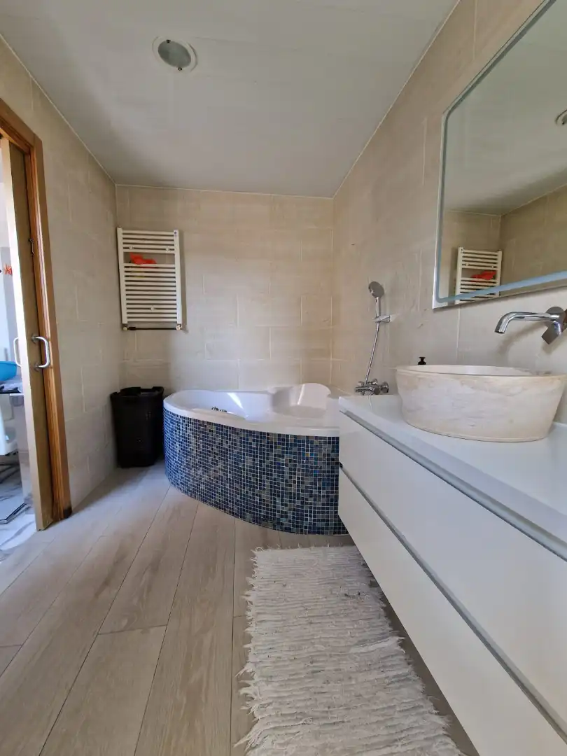 Baño de Piso en venta en Badalona con Trastero, Horno y Balcón