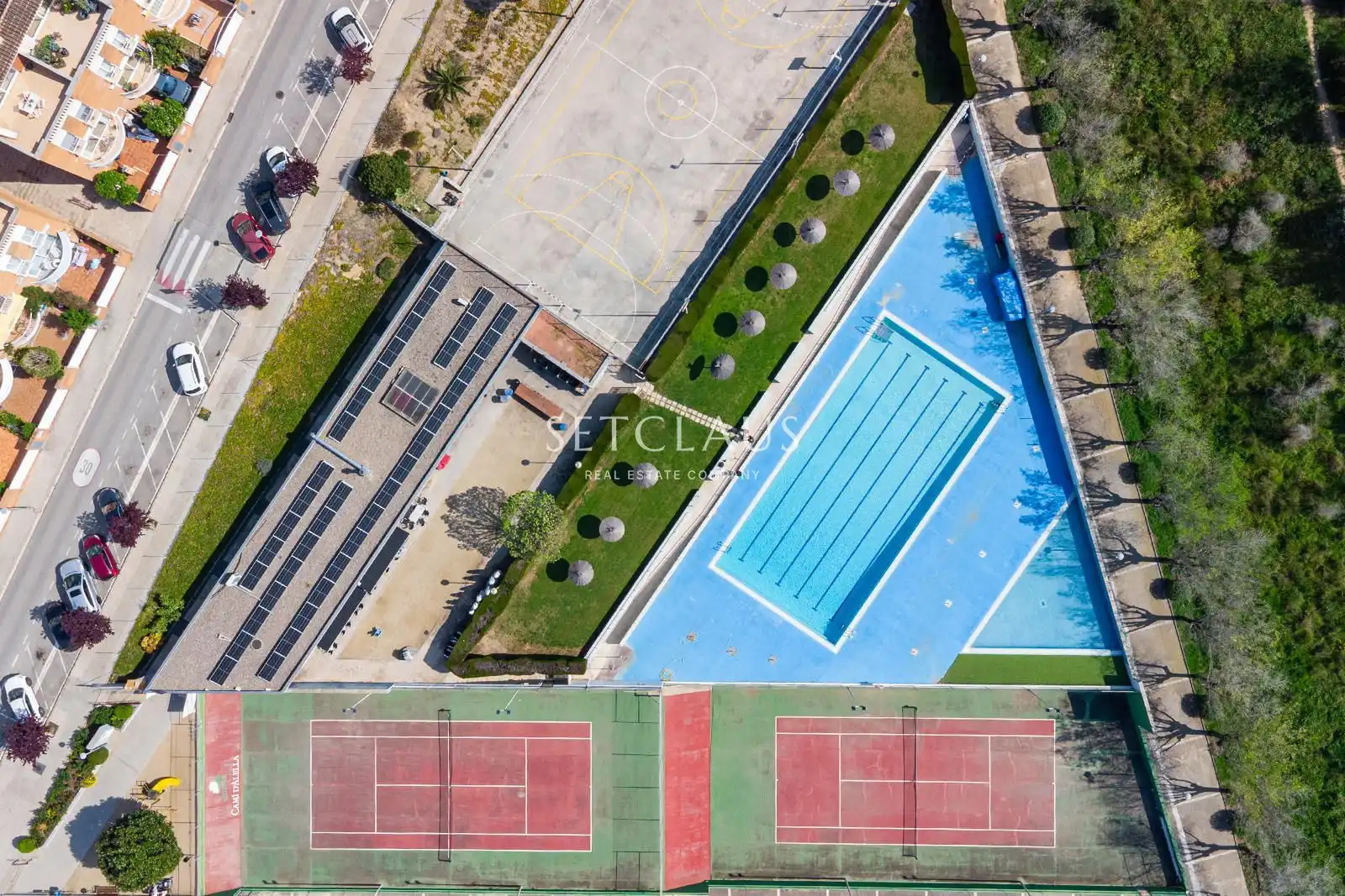 Swimming pool of Attic for rent in Tiana  with Air Conditioner, Heating and Parquet flooring
