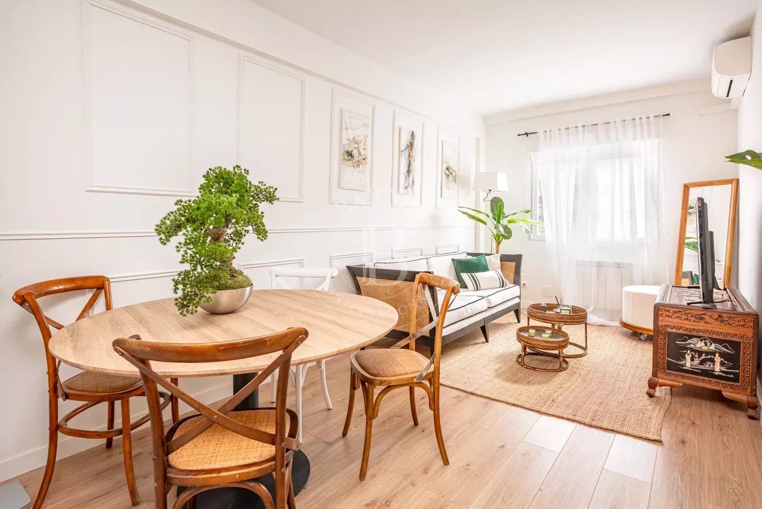 Sala d'estar de Pis en venda en  Madrid Capital amb Aire condicionat, Calefacció i Moblat