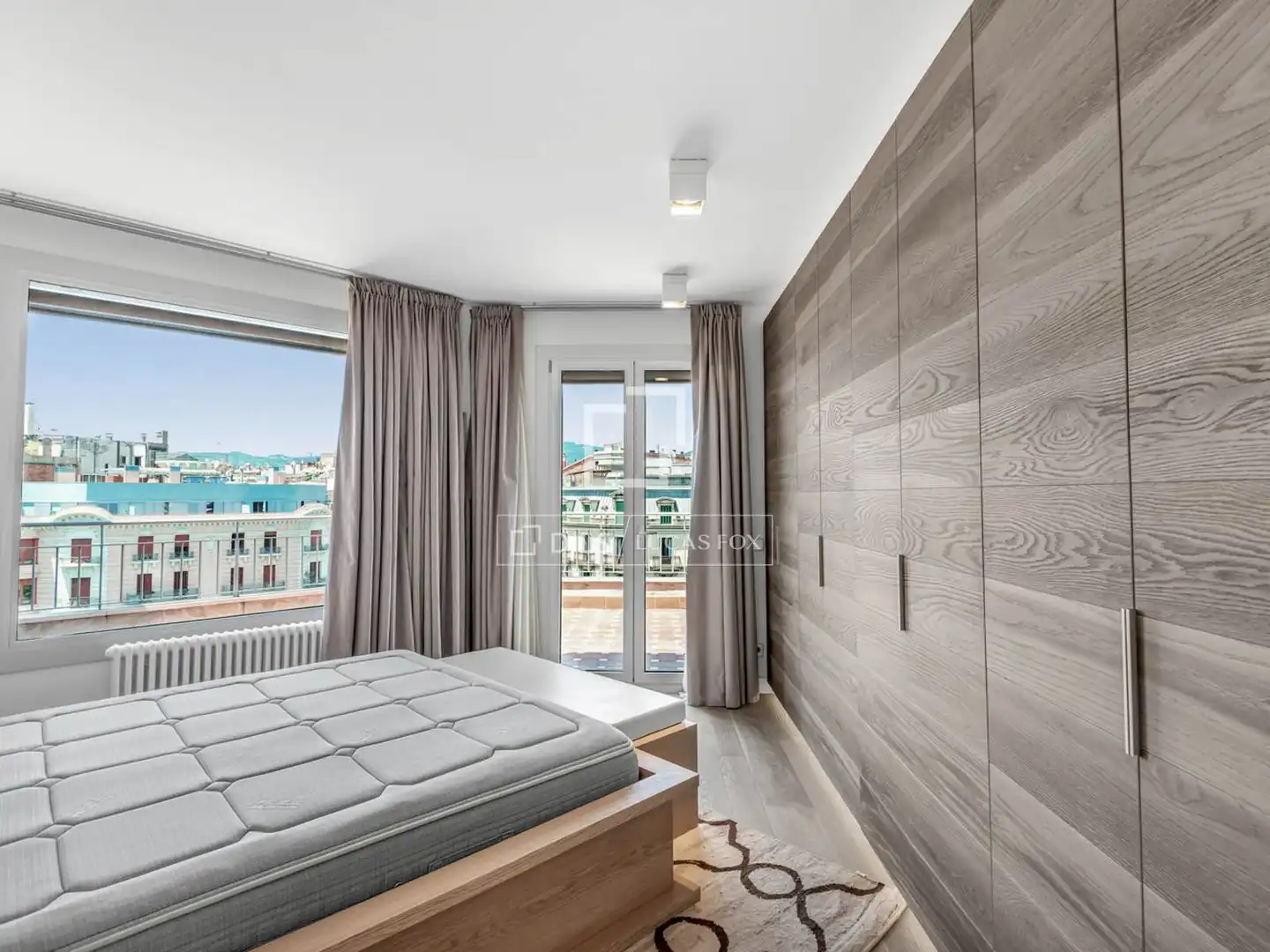 Bedroom of Attic for sale in Barcelona  with Air Conditioner, Heating and Parquet flooring