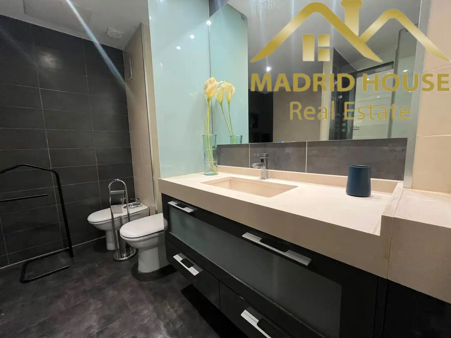 Badezimmer von Wohnung zum Verkauf in Madrid mit Klimaanlage, Heizung und Möbliert