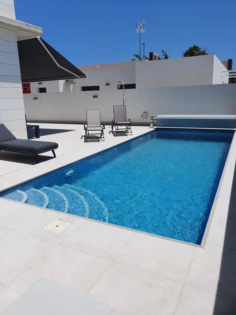 Piscina de Casa o xalet en venda en Pilar de la Horadada amb Aire condicionat, Calefacció i Jardí privat