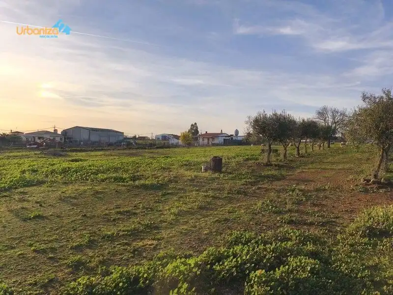 Country house zum Verkauf in Villanueva del Fresno mit Klimaanlage und Alarm