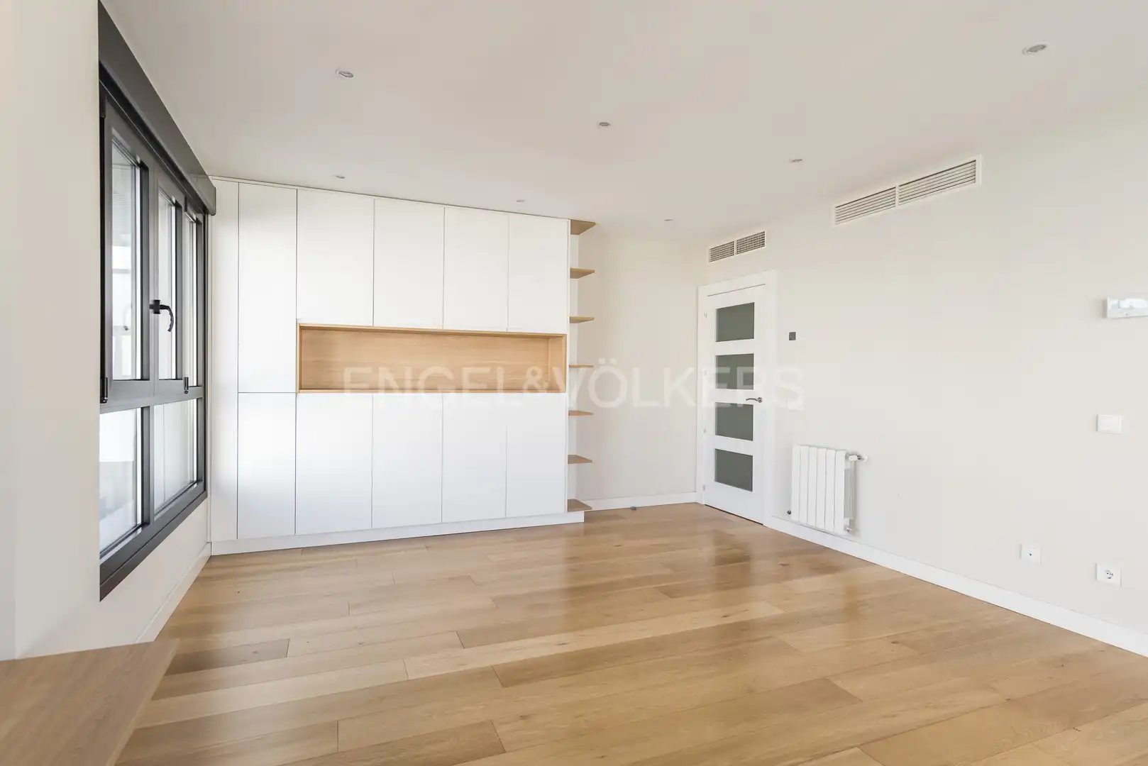 Living room of Flat for rent in  Madrid Capital  with Air Conditioner, Heating and Storage room