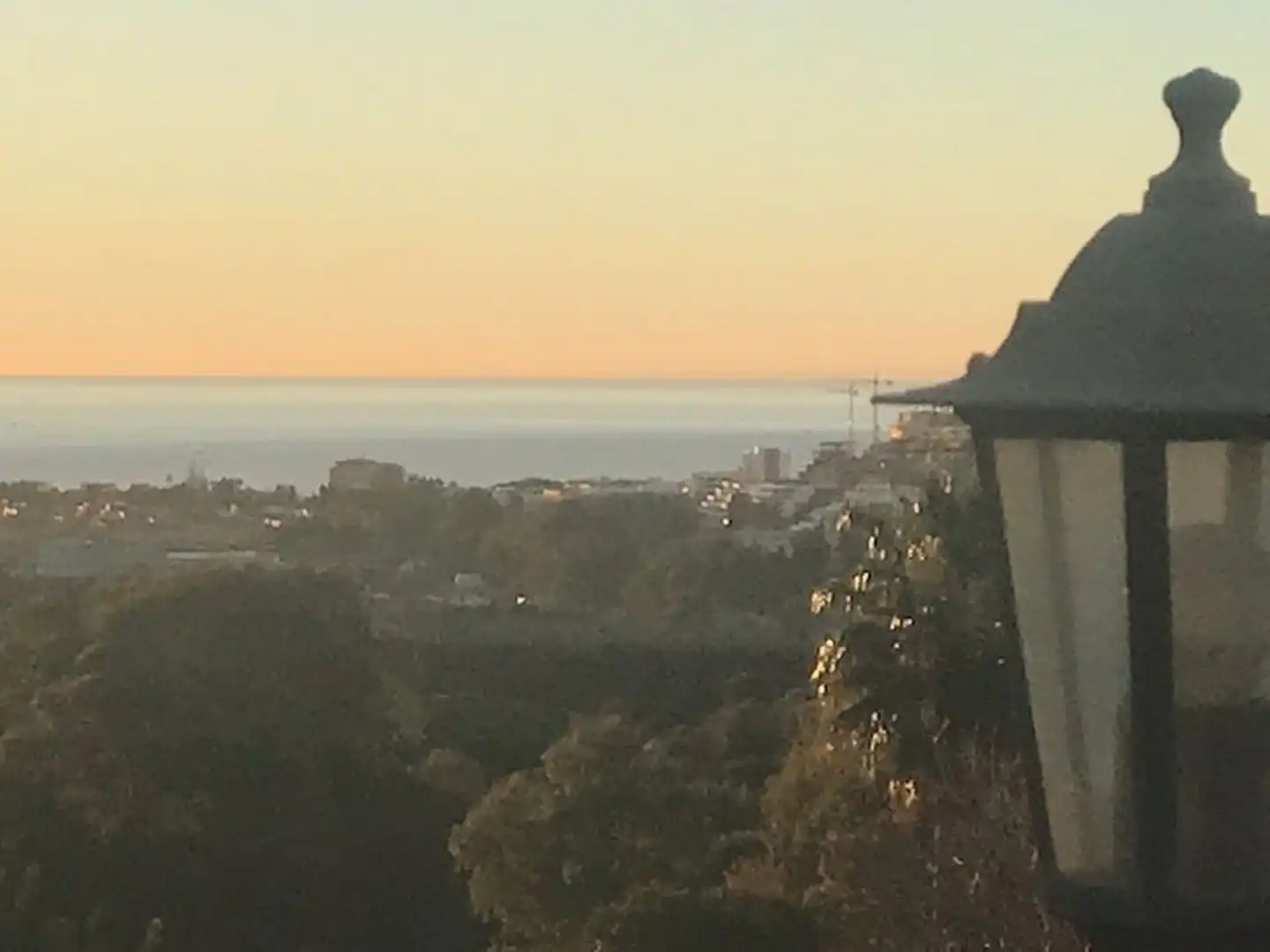Außenansicht von Einfamilien-Reihenhaus zum Verkauf in Mijas mit Klimaanlage, Terrasse und Abstellraum