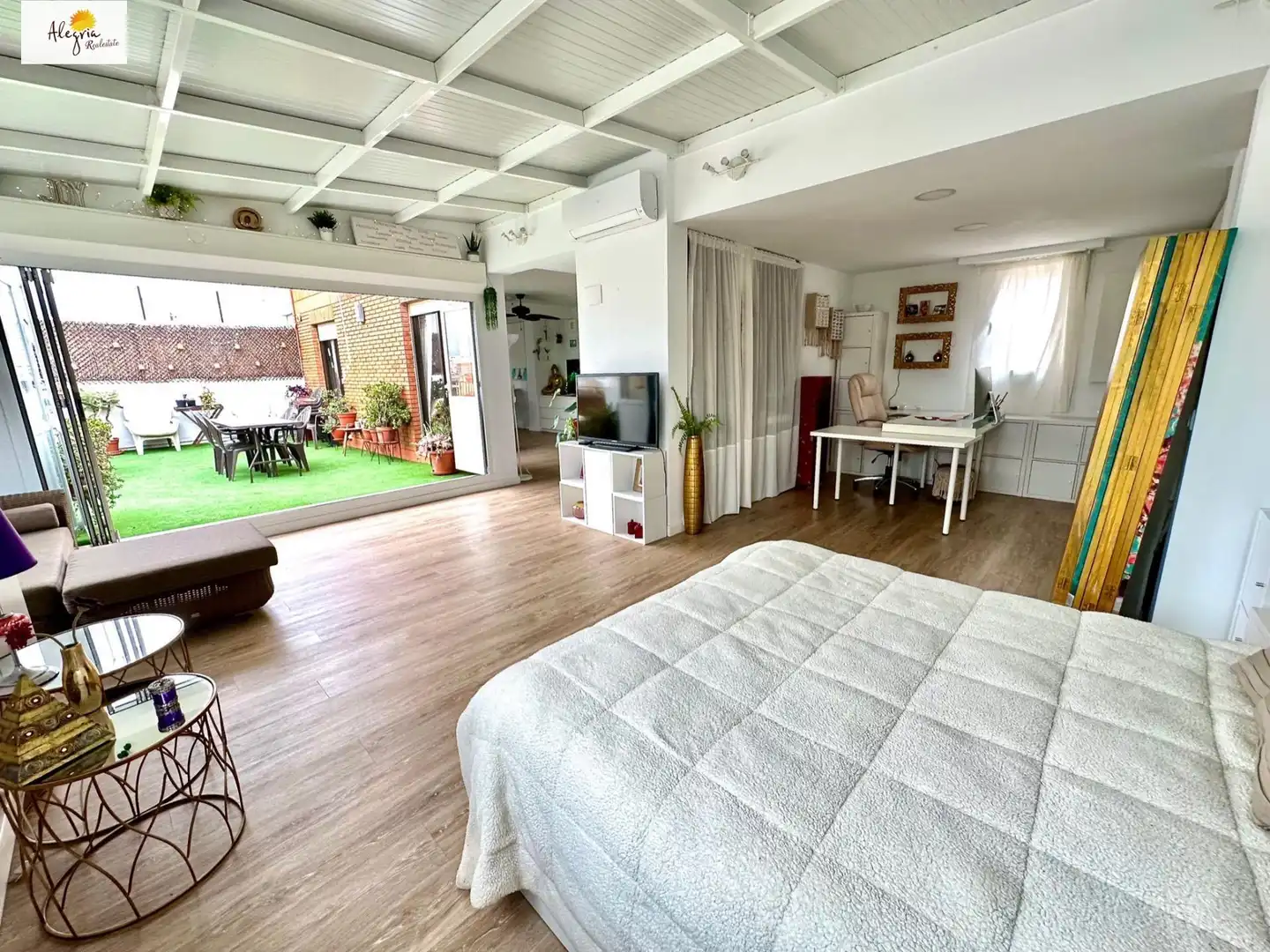 Schlafzimmer von Dachboden zum Verkauf in Valencia mit Klimaanlage und Möbliert