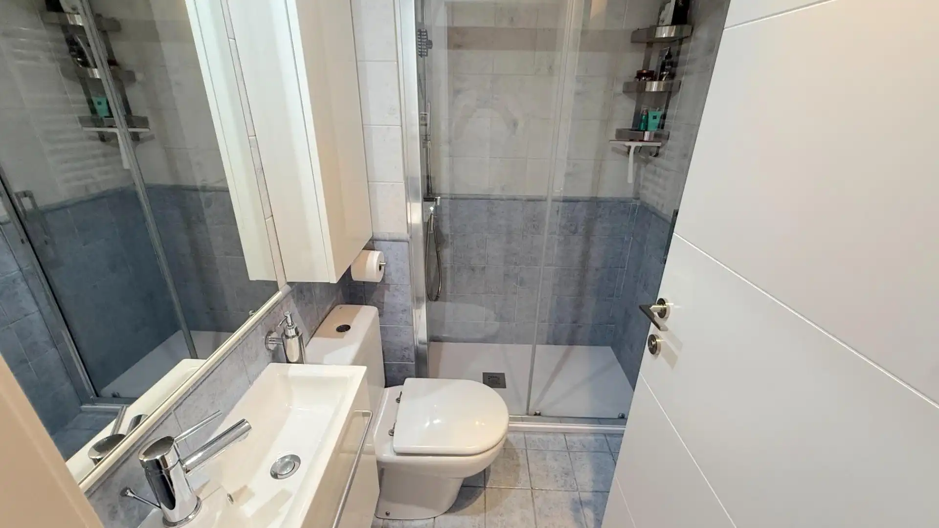 Bathroom of Flat for sale in Barcelona  with Air Conditioner, Heating and Parquet flooring