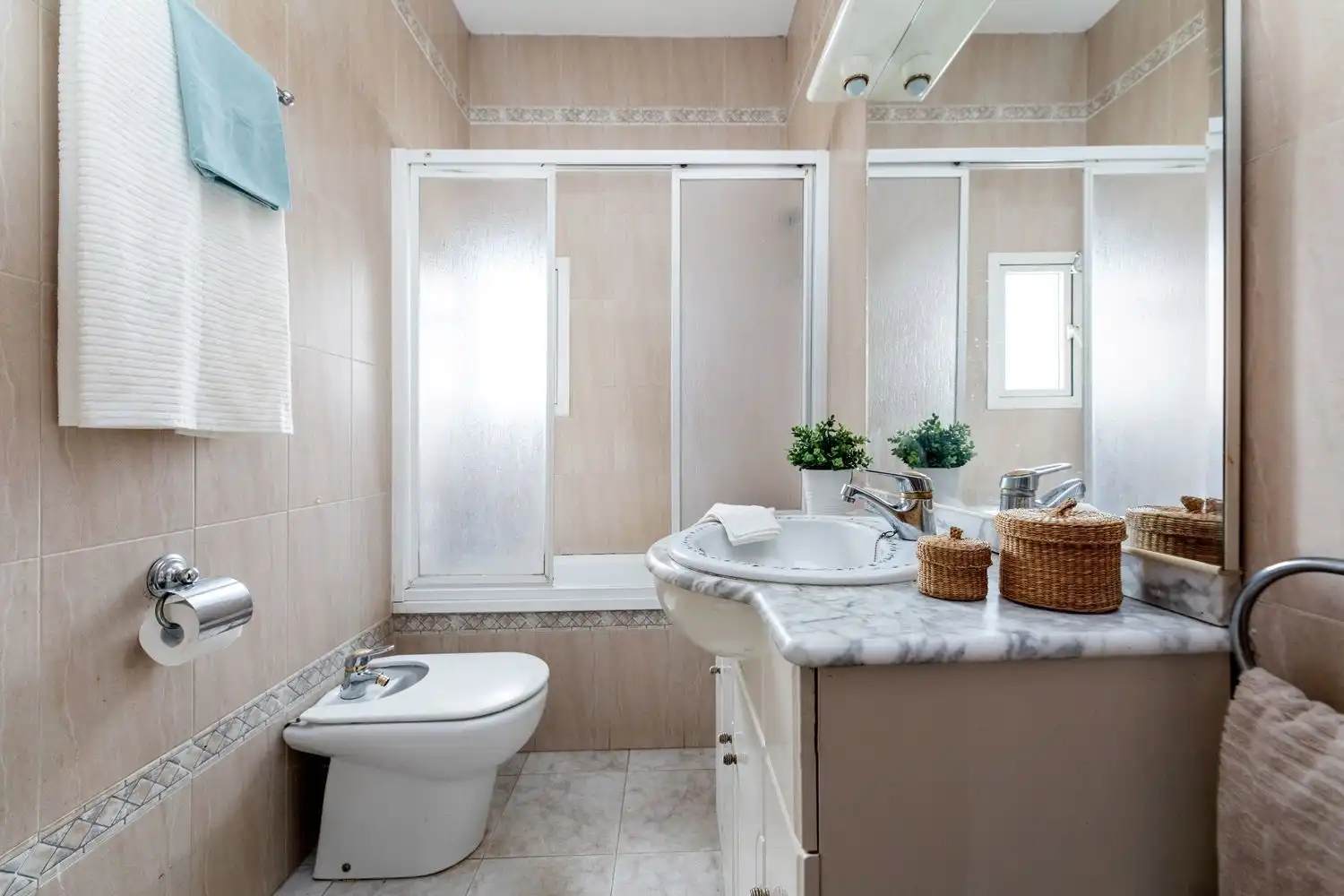 Bathroom of Houses for sale in Córdoba  with Air Conditioner, Private garden and Terrace