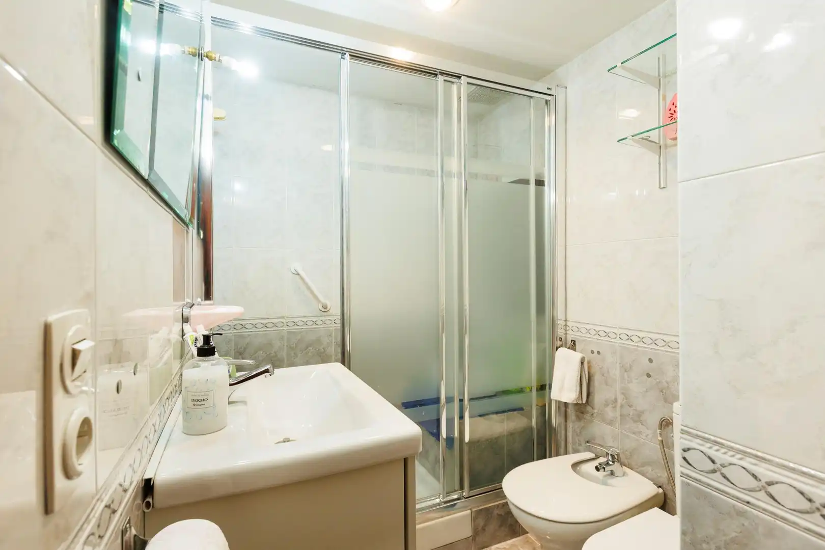 Bathroom of Flat for sale in Madrid  with Air Conditioner, Heating and Furnished