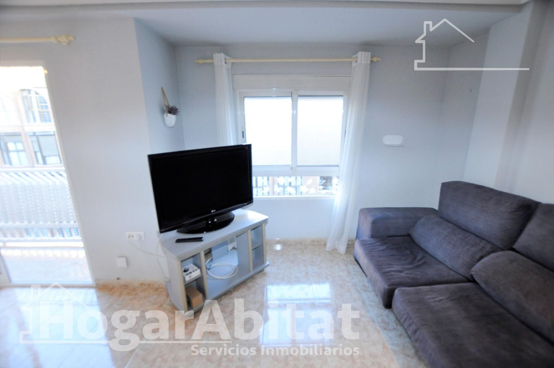 Living room of Flat for sale in  Valencia Capital  with Air Conditioner and Balcony