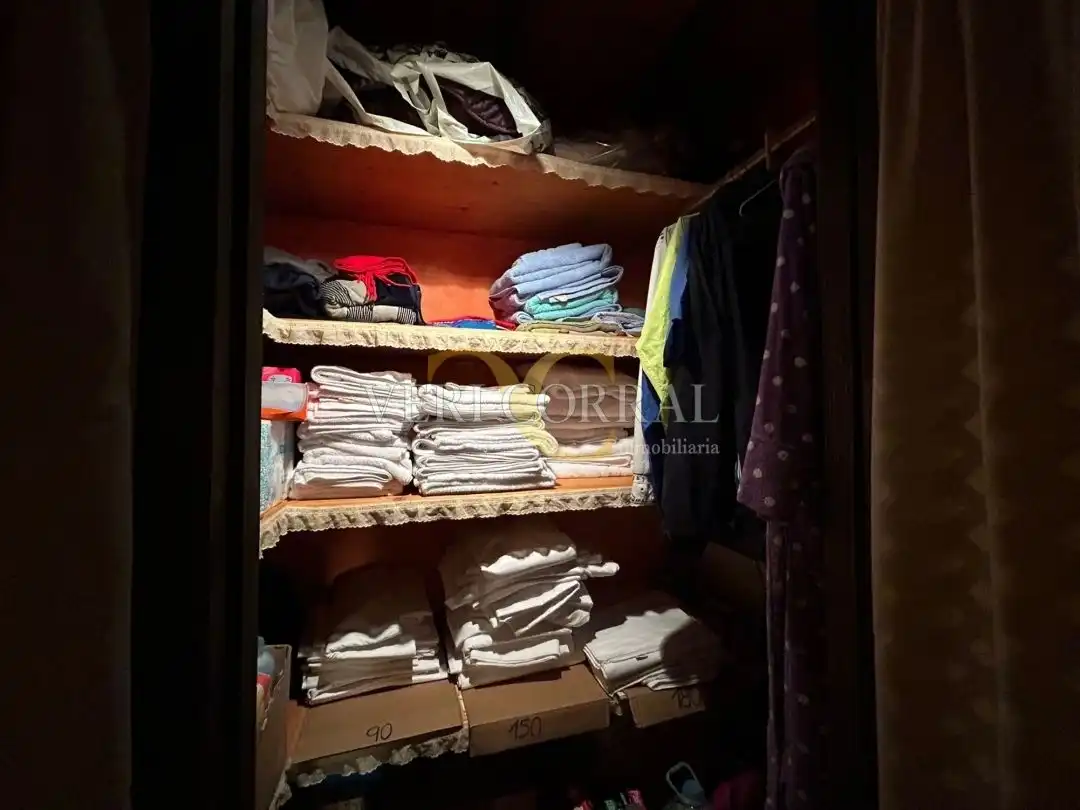 Dormitori de Casa adosada en venda en Llanes amb Calefacció i Moblat