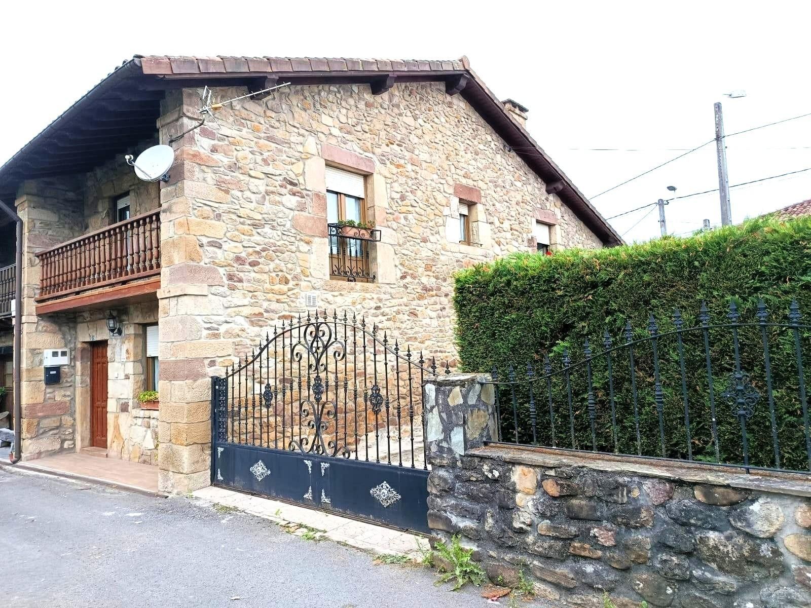 Single-family semi-detached to rent in Santa María de Cayón