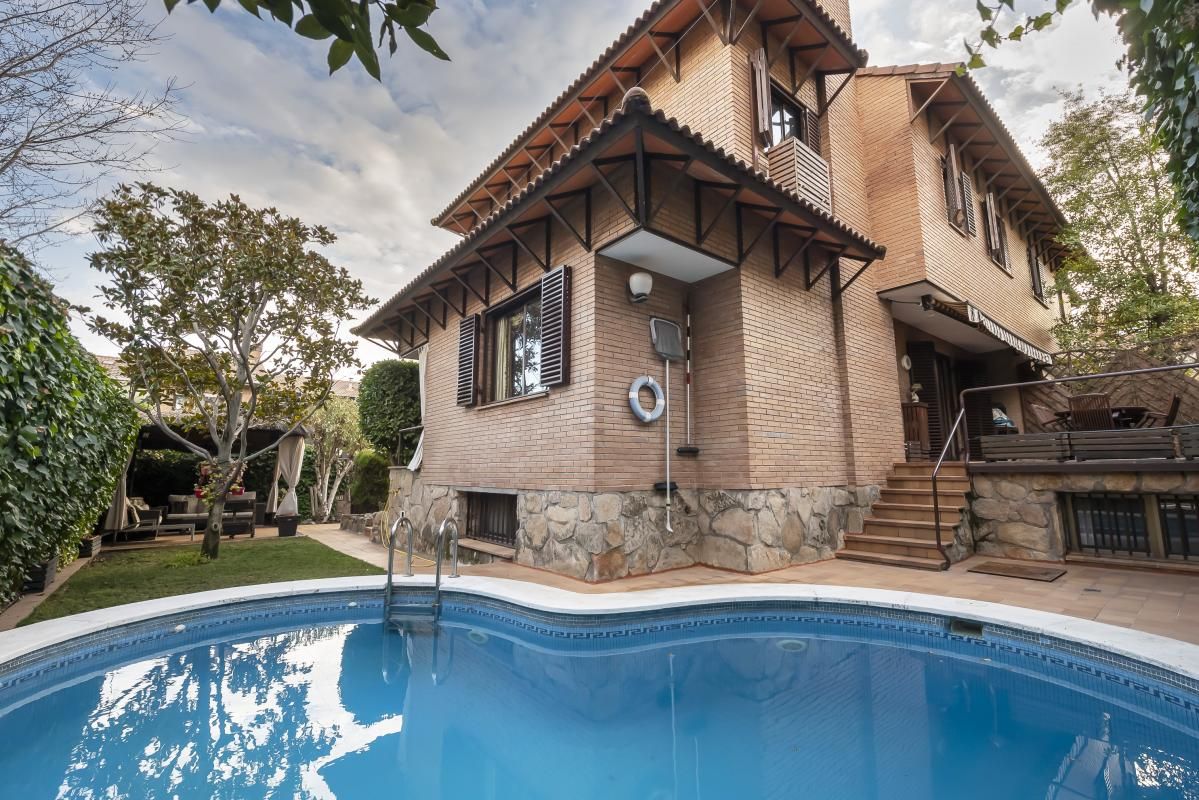 Garden of Single-family semi-detached for sale in  Madrid Capital  with Air Conditioner, Heating and Private garden