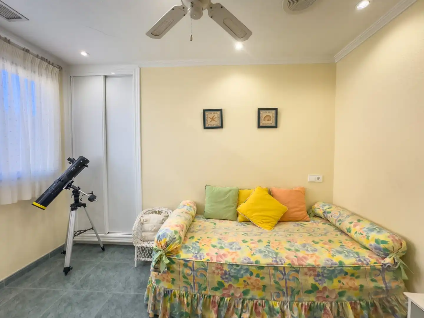 Dormitori de Apartament de lloguer en Santa Pola amb Terrassa, Moblat i Forn
