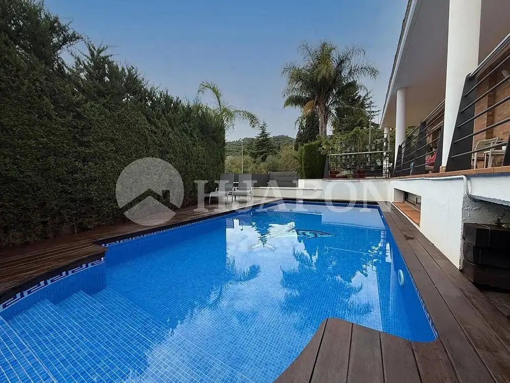 Piscina de Casa adosada en venda en Vilassar de Dalt amb Aire condicionat, Calefacció i Jardí privat