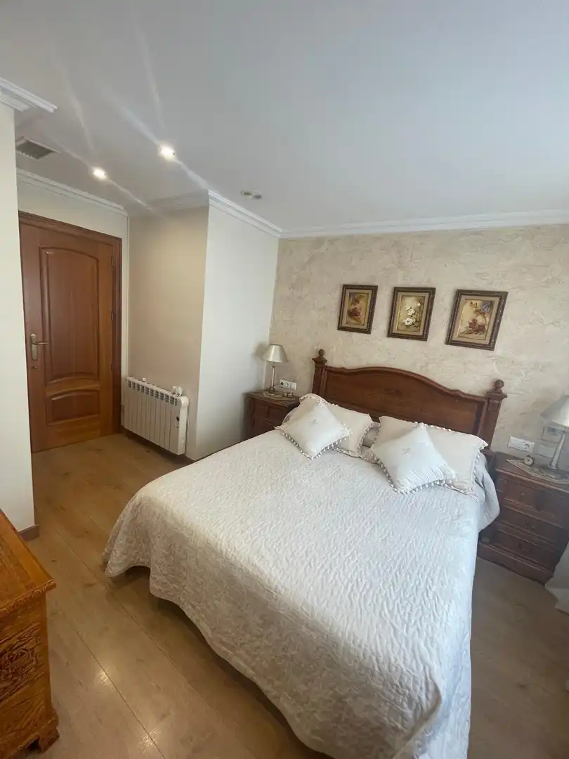 Dormitori de Casa adosada en venda en Elche / Elx amb Aire condicionat, Calefacció i Jardí privat